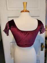 Load image into Gallery viewer, Plum Stretch Velvet Choli/Midriff Top